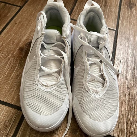 Nike Team Hustle D 10 (Big Kid) | size 5 - Picture 2 of 5